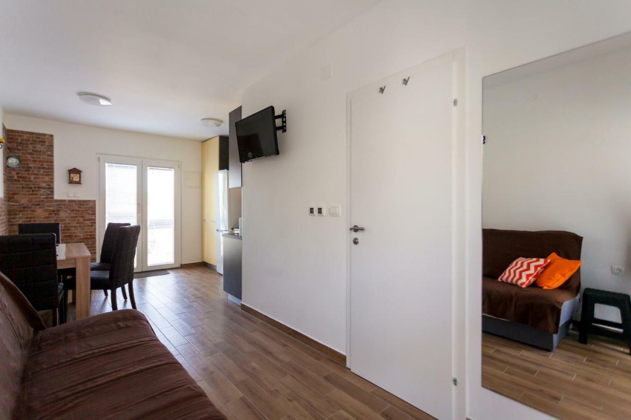 Apartment Hasanec By El-Pi Tours Njivice Exterior photo