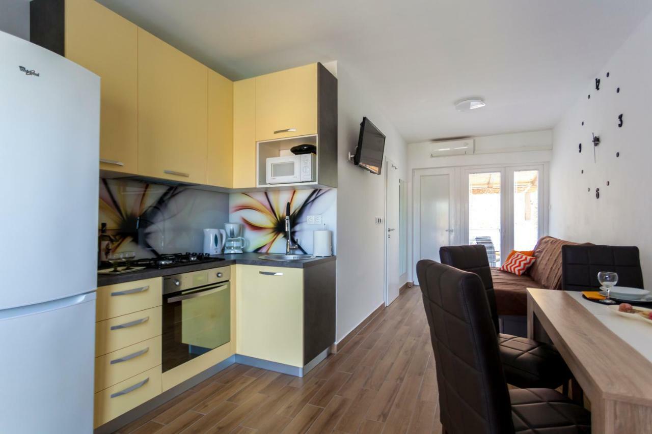 Apartment Hasanec By El-Pi Tours Njivice Exterior photo